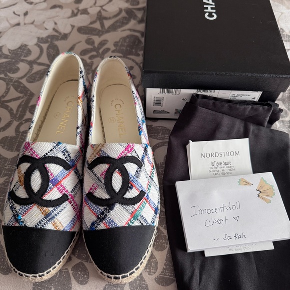 CHANEL Black Espadrilles Classic Elegance - Picture 4 of 11